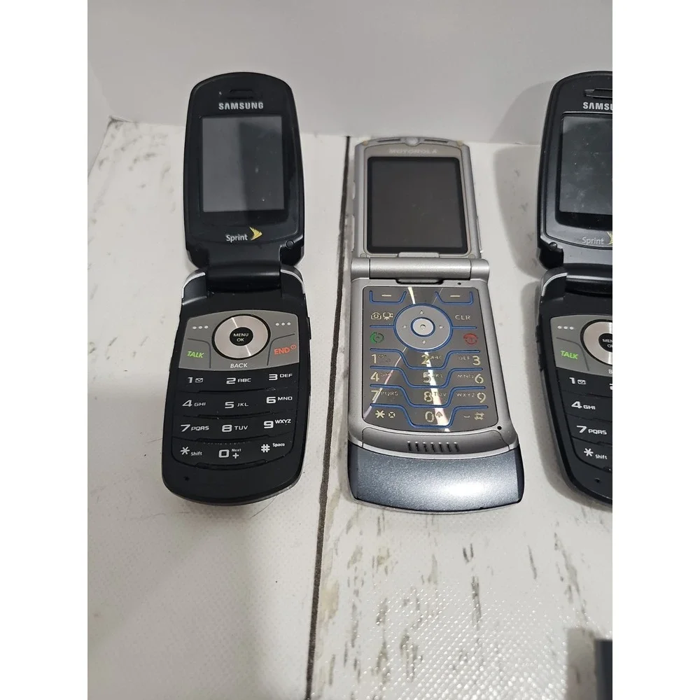 Vintage Cell Phone Lot of 13 Nokia Motorola  Samsung Sprint PCS Untested